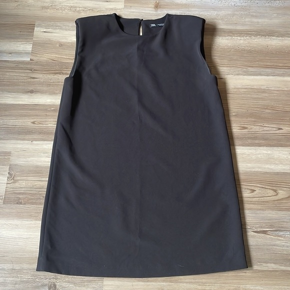 Zara Sleeveless Shift dress Black Size M Classy Minimalist Basic Versatile - Picture 2 of 11